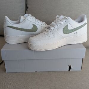 Nike Air Force 1 '07 ESS Summit White Dusty Sage Glitter Women's 8.5 DH4407-101